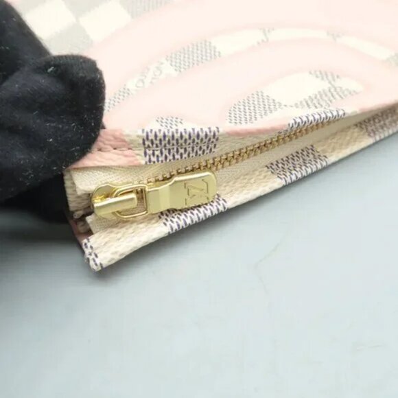 Auth Louis Vuitton Toiletry Pouch White Damier Azur Canvas Clutch Bag 835-092224 - Picture 10 of 12